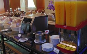 فندق لافندار الشارقة (فندق لوردز سابقًا)